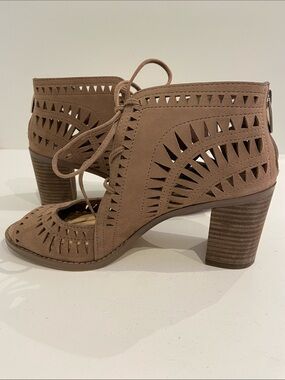Vince Camuto Tarita Taupe Suede Lace-Up Cutout Ankle Booties. Size 8M/38